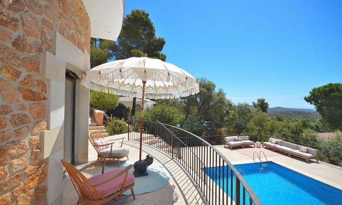 Vall-Llobrega Villa | Villa 'Torre Cal Sada' avec vue sur les montagnes, Wi-Fi et climatisation
