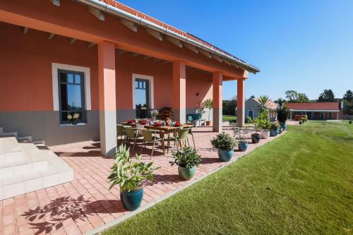 Bozsok Appartement | VILLA TOURI - Touri Alpesi Birtok