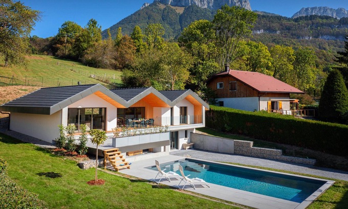 Echarvines Villa | Villa Trois Lauriers - séjour 8p sur le lac d’Annecy - OVO Network