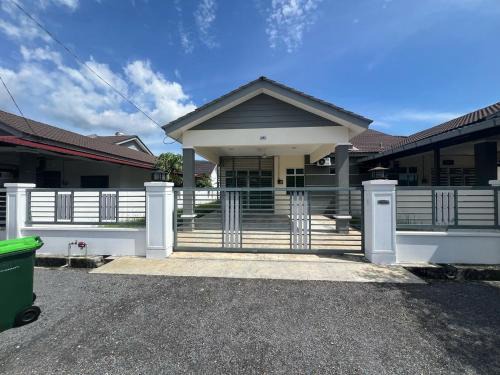 Kampung Tohor Maison | Villa Umar Home Stay