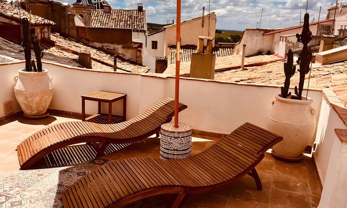 Requena Villa | Villa 'Valeria, Casa Cueva 1748' avec terrasse privée, Wi-Fi et climatisation