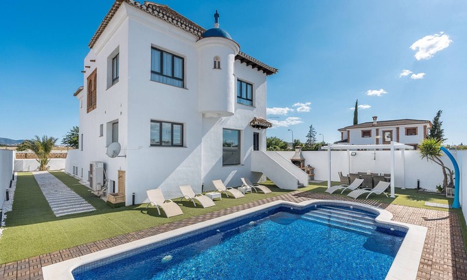 Las Gabias Villa | Villa "Valeria" avec vue sur les montagnes, piscine privée et Wi-Fi