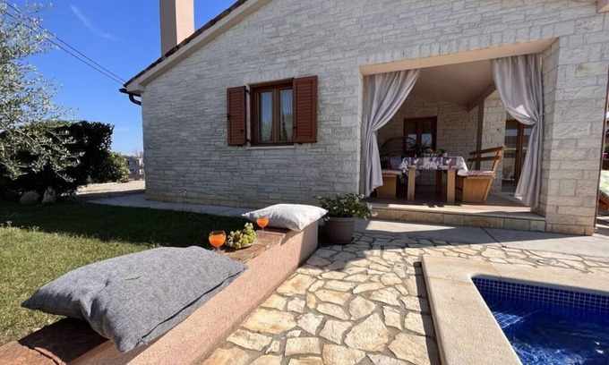 Grandici Villa | Villa en pierre Mirela