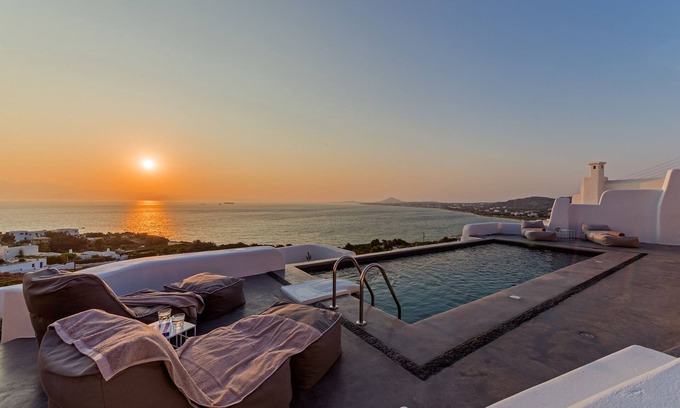 Maragas Villa | Villa Venti Naxos | Villa de luxe avec vue sur la mer à Naxos