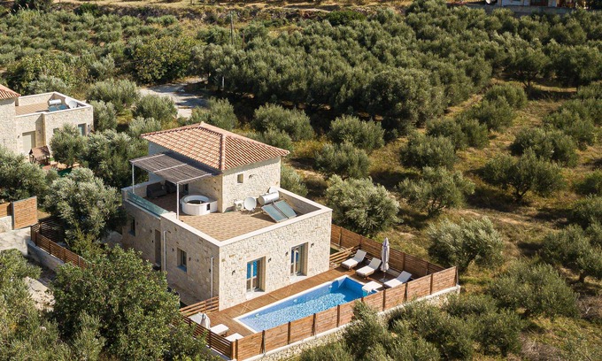 Asteri Villa | Villa Vera - Villa 3 chambres, 3 salles de bain, avec piscine chauffée et jacuzzi en plein air