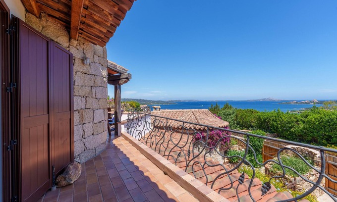 Baja Sardinia Villa | Villa 'Villetta Bomboniera' avec vue sur la mer, terrasse privée et climatisation