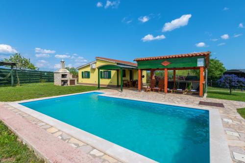 Heki Maison | Villa Vrt, a private and fully fenced forest retreat