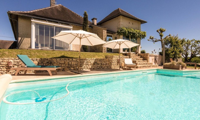 Saint-Bonnet-la-Riviere Villa | Villa confortable avec piscine