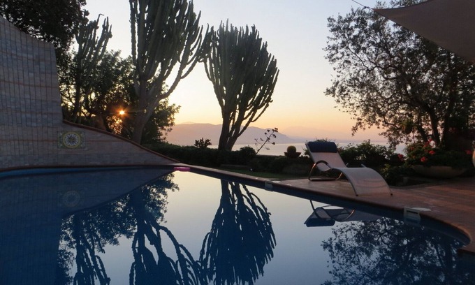 Vietri sul Mare Villa | Villa w / piscine et une vue imprenable à Vietri sul Mare