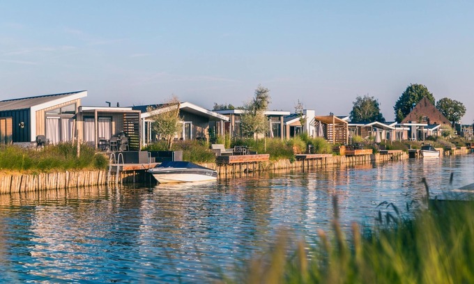 Linden Maison | Villa Waterfront 12 by Interhome