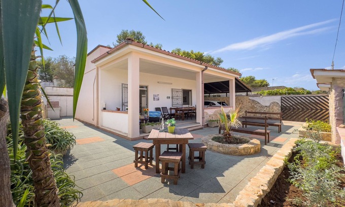 Torre Squillace Villa | Villa 'White Sand Private' avec jardin privé, Wi-Fi et climatisation