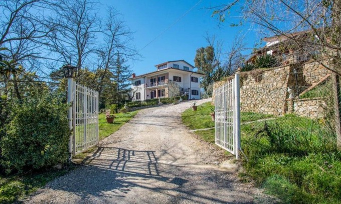 Fauglia Maison | Villa avec 2 appartements spacieux pour 2 x 7 personnes et piscine près de Pise et de la mer
