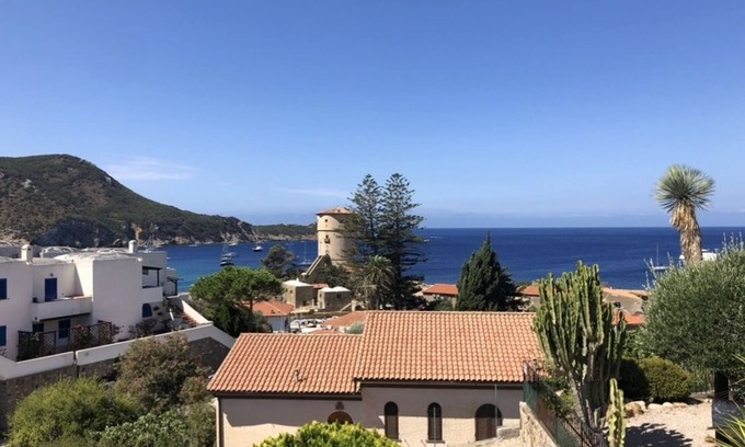 Giglio Campese Villa | Villa with a unique view over the bay of Giglio Campese