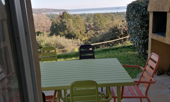 Sainte-Lucie-de-Porto-Vecchio Maison | Villa avec très belle vue panoramique sur la mer, au calme, jardin