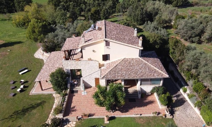 Pescia Romana Maison | Villa with fountain in Maremma