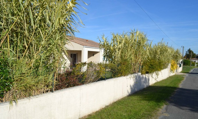 Mortagne-sur-Gironde Villa | Villa avec piscine chauffée privée
