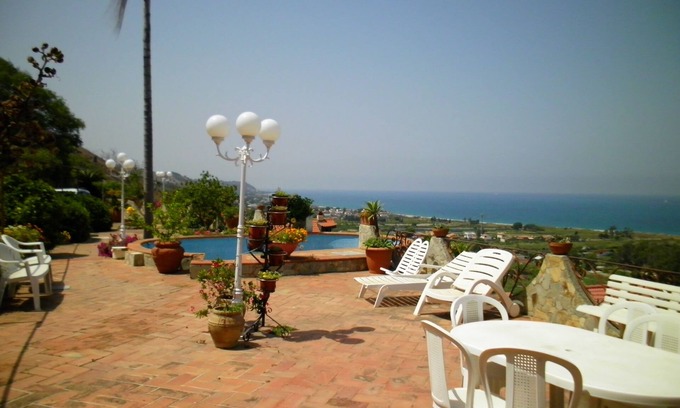 Capo Peloro Villa | Villa avec jardin et piscine à Timpazzi à Messine