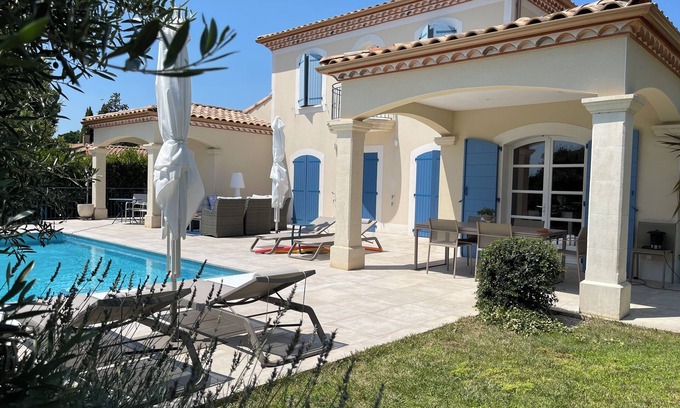 Cournonsec Villa | Villa avec piscine à débordement, à 15 mn de la mer!