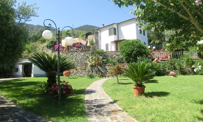 Cinque Terre Villa | villa avec jardin et splendide vue mer. Place de parking et Wi-Fi gratuity.