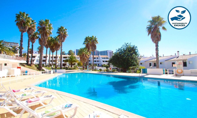 Montechoro Villa | TRADITIONAL VILLA, VERY WELL SITUATED, LARGE COMMUNAL POOL & GARDEN, A/C, WIFI