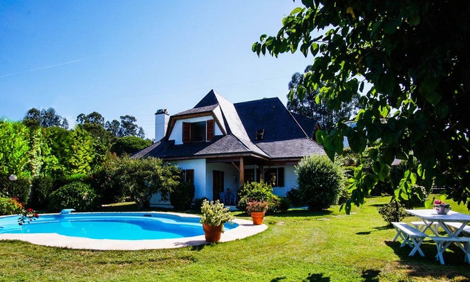 Bembrive Chalet De Ski | Villa avec piscine et jardin de 200 mètres