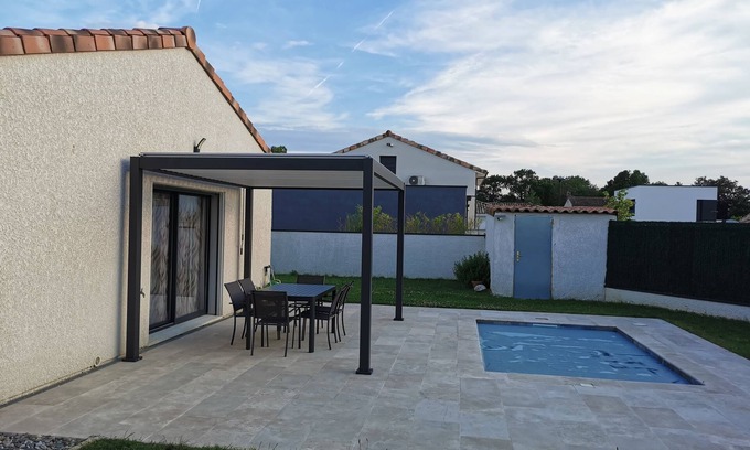 Villate Maison | Villa avec piscine et terrasse en travertin