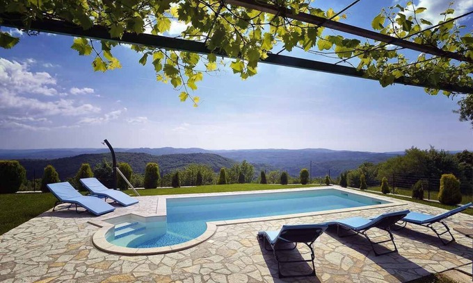 Lupoglav Villa | Villa avec piscine et vue panoramique