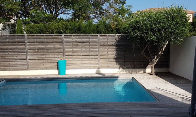 Horte Neuve Maison | Villa avec piscine, proche des plages et du centre-ville.