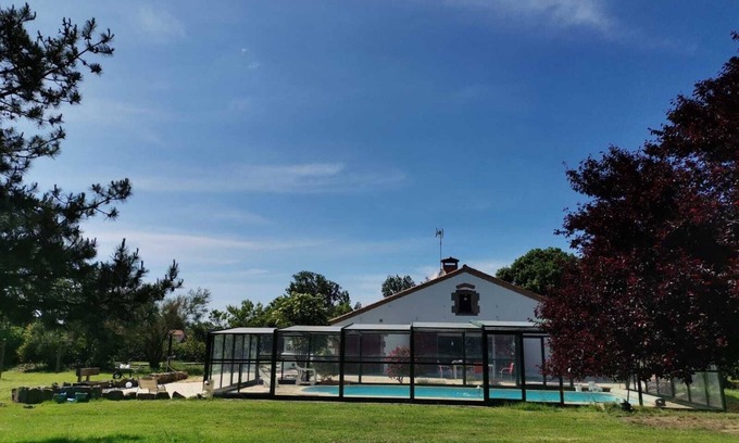 Avrille Villa | Villa avec piscine, proche de la mer