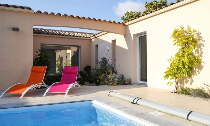 Saint Rogatien Villa | Villa avec piscine, dans un parc arboré, quartier calme, 6 personnes, 3 chambres