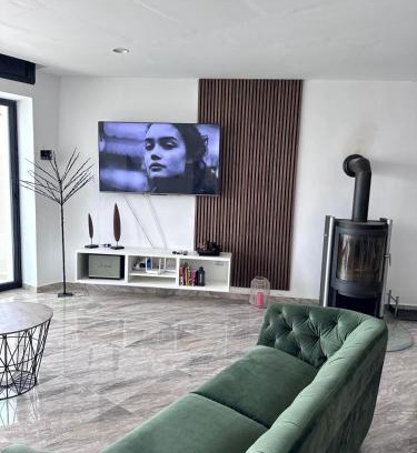 La Fayette Villa | Villa with pool right By water