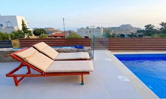 Mariou Villa | VILLA AVEC PISCINE PRIVÉE ET ENVIRONNEMENT SCÉNIQUE