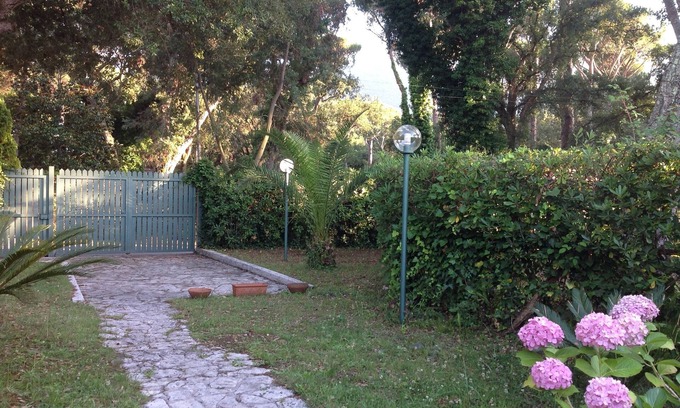 Sabaudia Villa | VILLA AVEC JARDIN DANS LE PARC DU MONT CIRCE surplombant le lac SABAUDIA