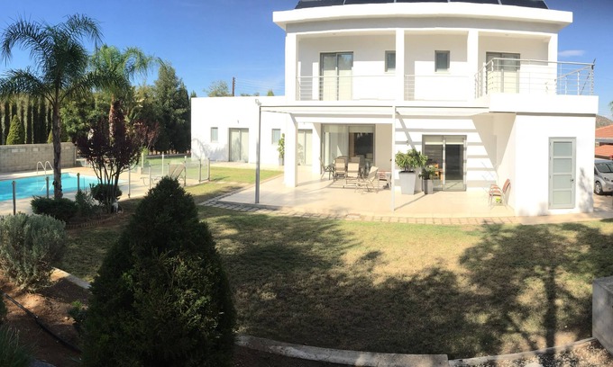 Pyrga Villa | Villa avec piscine privée en zone tranquille à 20 mn de l'aéroport de Larnaca