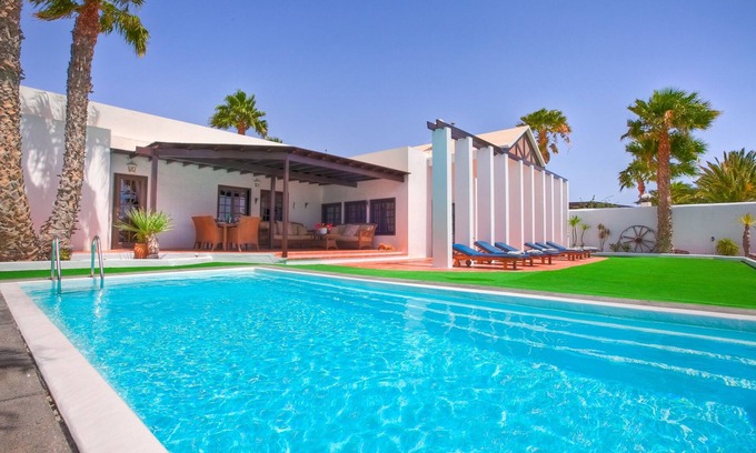 Costa Teguise Villa | Villa avec piscine privée chauffée donnant sur l'océan