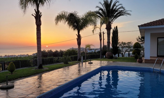 Kissonerga Villa | Villa avec piscine privée et vue sur la mer
