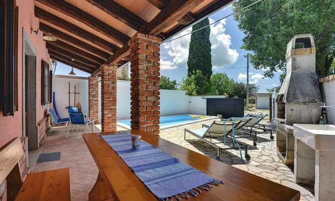 Petehi Maison | Villa avec piscine privée, chaises longues, WLAN, climatisation