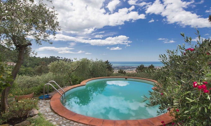 Massa Maison | Maison de vacances avec piscine privée, WIFI, climatisation, TV, terrasse, près de Forte Dei Marmi