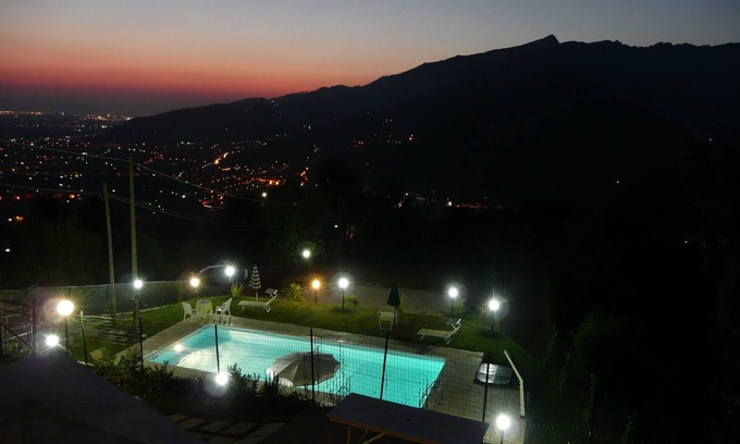 Pietrasanta Villa | Villa in Tuscany with swimming pool, garden and sea view