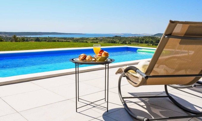 Razanac Maison | Villa with spectacular mountain and see view