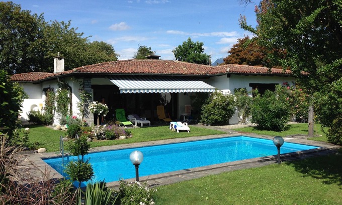 Magliaso Villa | Villa Avec Piscine et Grand Jardin, Garage Pour Deux Voitures et Parking