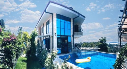 Manavgat Maison | Villa15 Lodge, Five-Star Stay 5BD 5-5BA Beach Access Villa with Pool , Gym, Sauna, Alfresco Dining & Garden