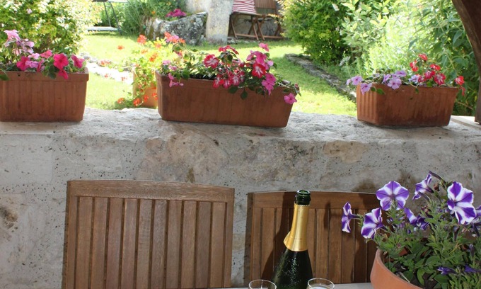 Valeilles Maison | Village - Belle ferme en pierre restaurée dans un hameau français isolé