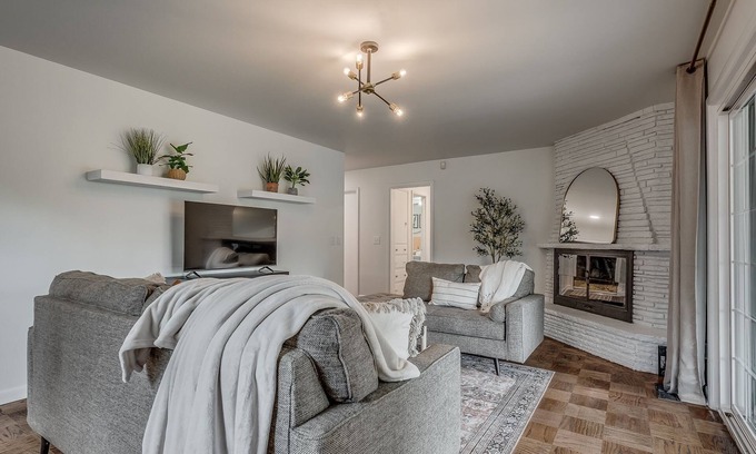 Central Oklahoma City Maison | Village Cozy, Modern ranch with huge shower and covered patio!