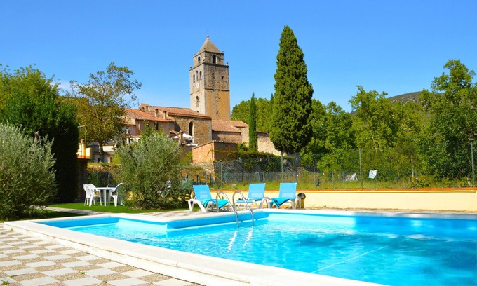Sant Llorenc de la Muga Maison | Maison de village avec piscine privée, terrasse & Wi-Fi