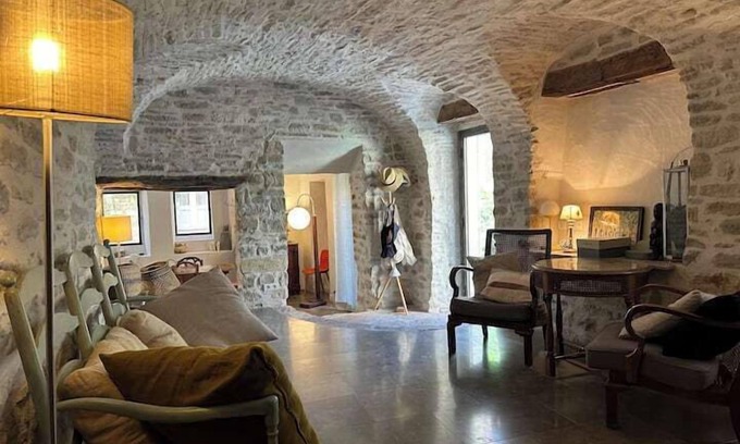 Saint-Etienne-de-l'Olm Maison | Maison de village avec piscine