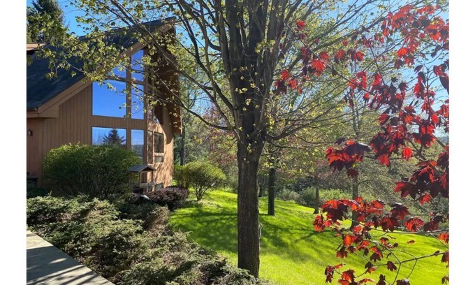 Oxford Maison | Village Hallmark House - Stunning Winter Chalet w/ Views & Walk to Town