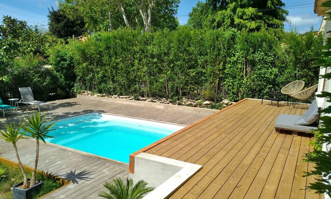 Caveirac Maison | Maison de village proche Nîmes, Piscine, cabane perchée, trampo, Clim, plancha