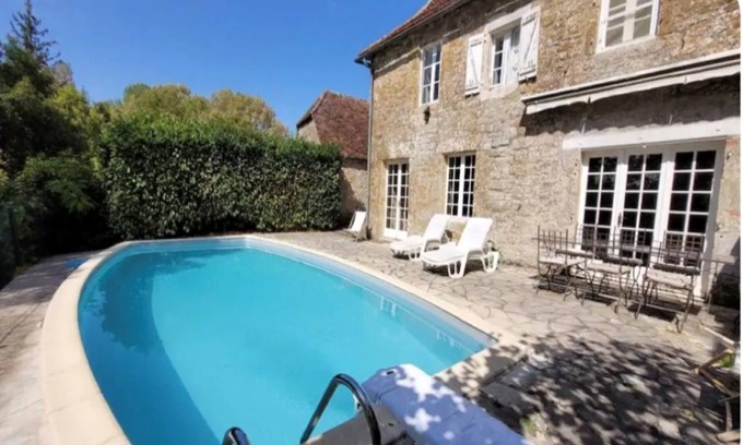 Cavagnac Maison | Village house. Swimming pool. Charming. Calm. Rocamadour-Padirac region. Calm.