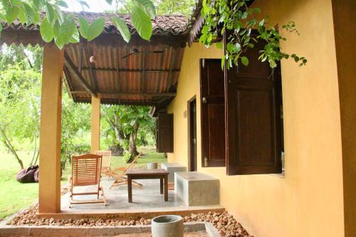 Dambulla Cabine | Village Verandah by Oshi
